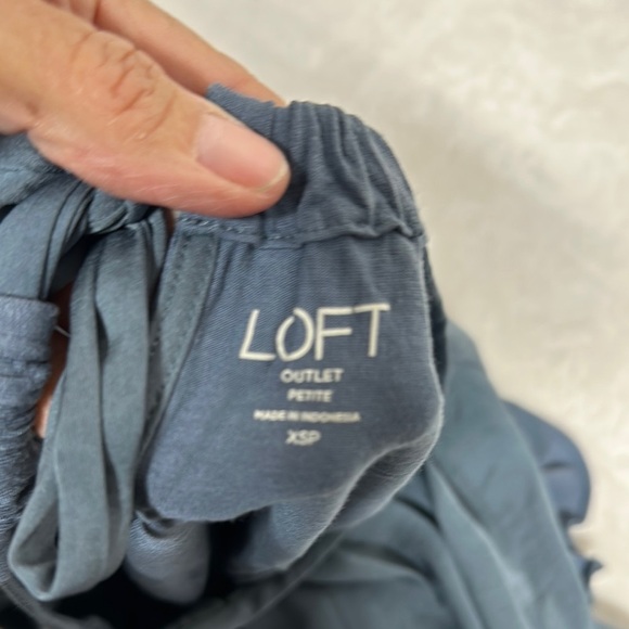 LOFT Blue Cuffed Sleeve Pleated Blouse - Picture 4 of 8